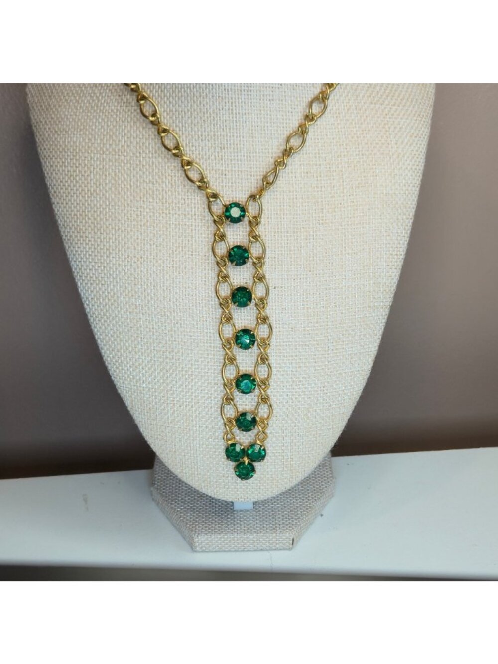 Vintage Art Deco Emerald Green Rhinestone Ladder Drop Pendant Necklace Gold Tone - Picture 4 of 16